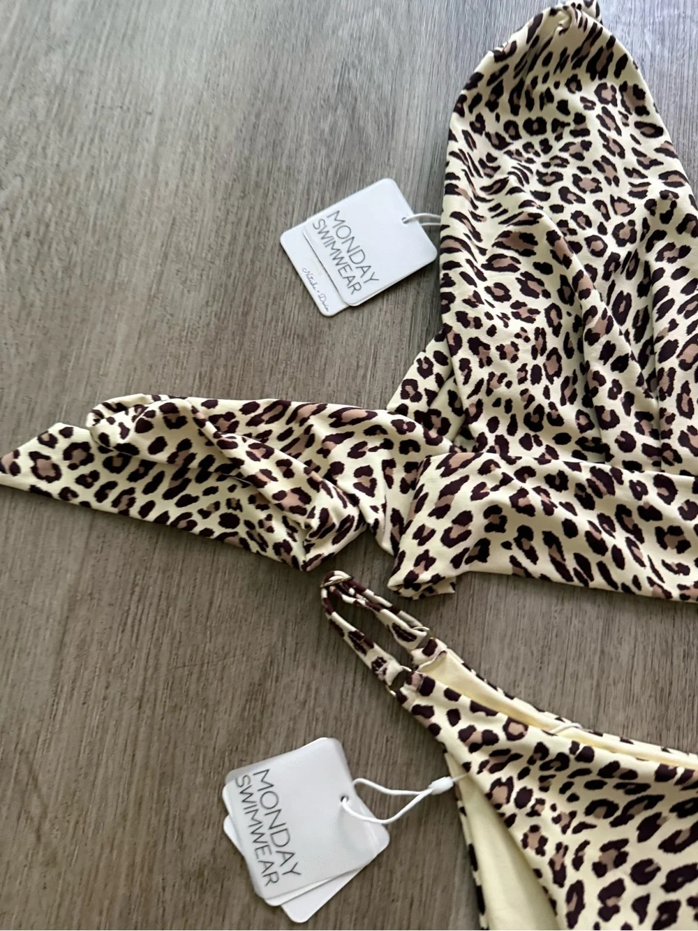 monday swimwear leopard print arub top + capri bottoms bikini set size medium